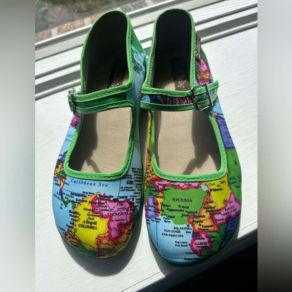 Chocolaticas Bon voyage (Vegan) Shoes (colorful map print) REDUCE!